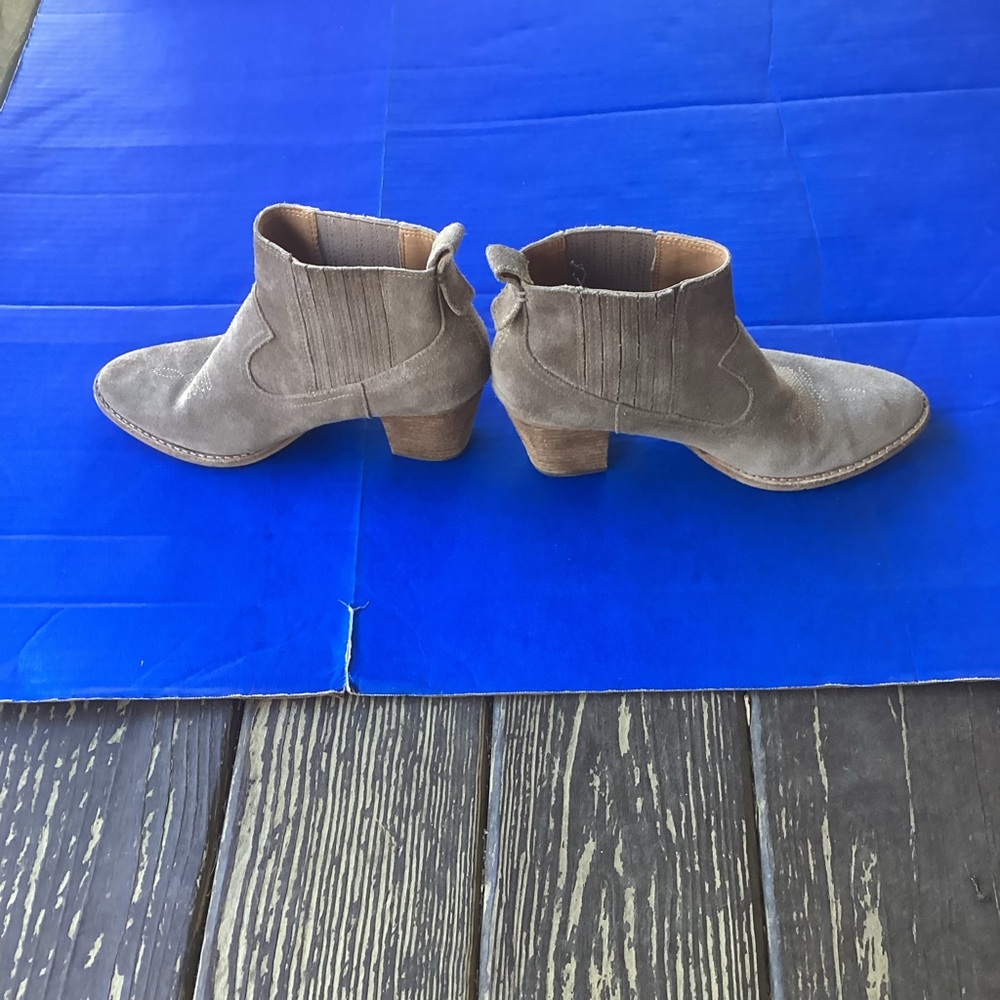 Dolce Vita Tan Suede Ankle Heeled SouthWestern Boots, size 8.5 - Picture 6 of 7